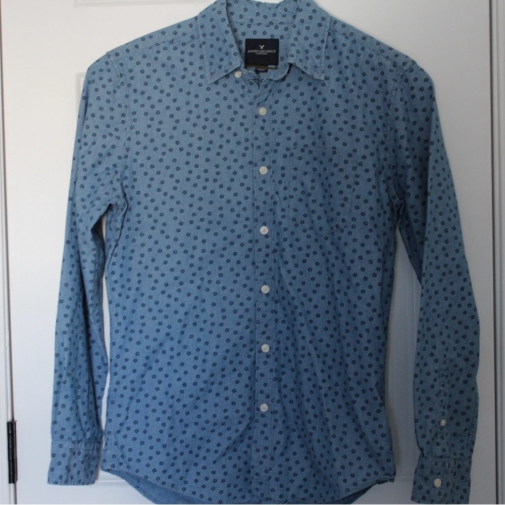 AMERICAN EAGLE Men’s Classic Fit Button Up Shirt
